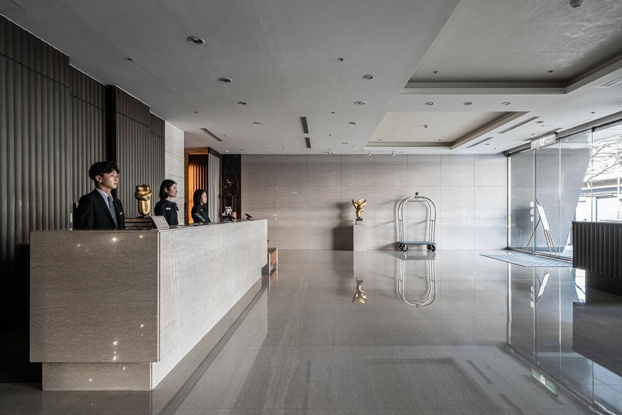 Taipung Suites Tainan Exterior foto